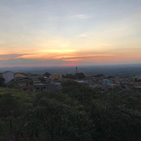Hospedaria Dos Astros São Tomé das Letras Exteriör bild